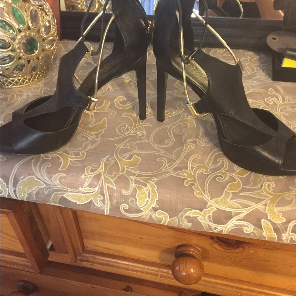 Sexy Fergie heels